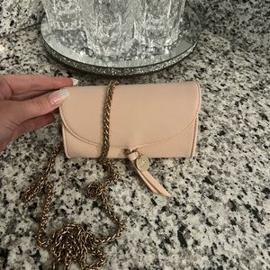 🤩✨CHLOE wristlet crossbody pouch light pink Gold accent and chain